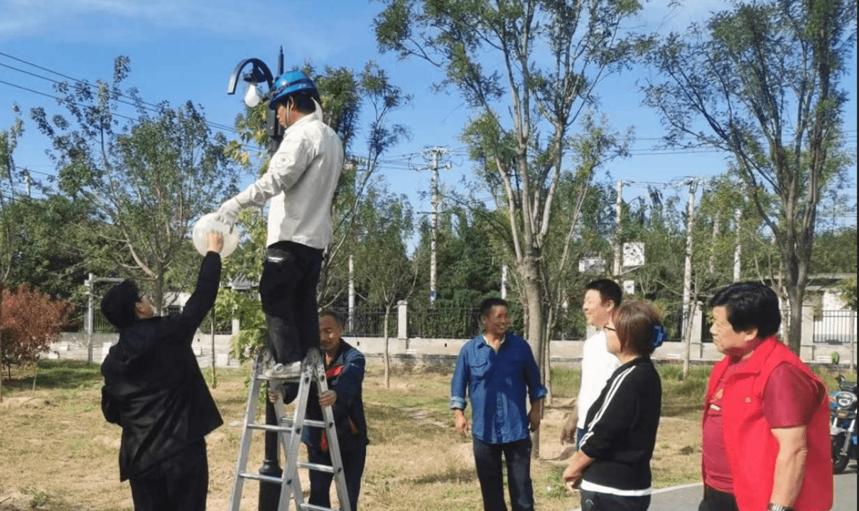 海实海鸿公司党支部开展 “情暖民心、路灯检修”主题党日活动