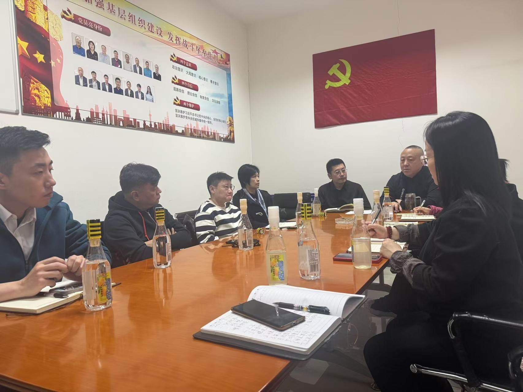 党建引领聚合力 共建共融促发展  ——家居体验馆党支部与世欣东方公司联合开展主题党日活动