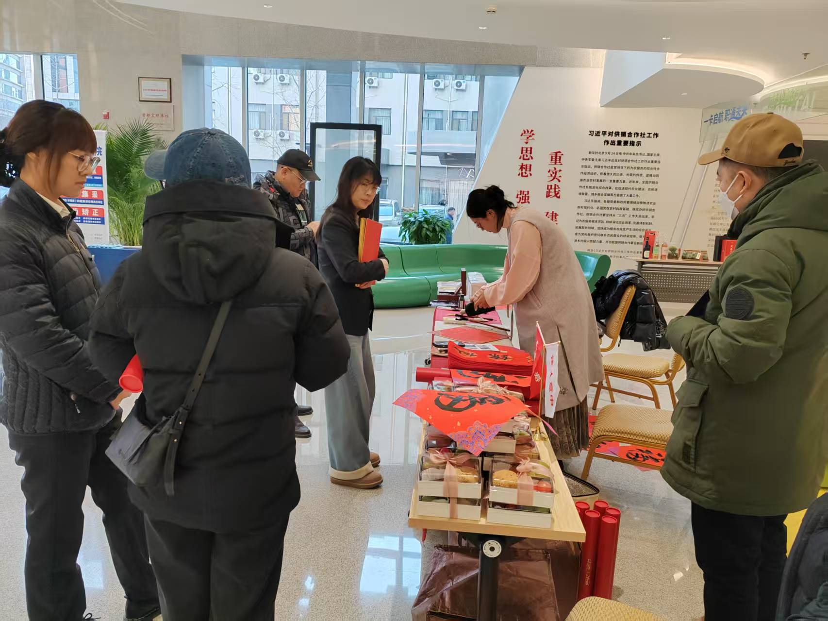 赛欧孵化中心党支部开展“冬季好物选购会”活动