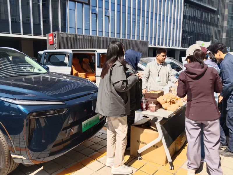 党建引领聚合力 暖心驾趣惠楼宇