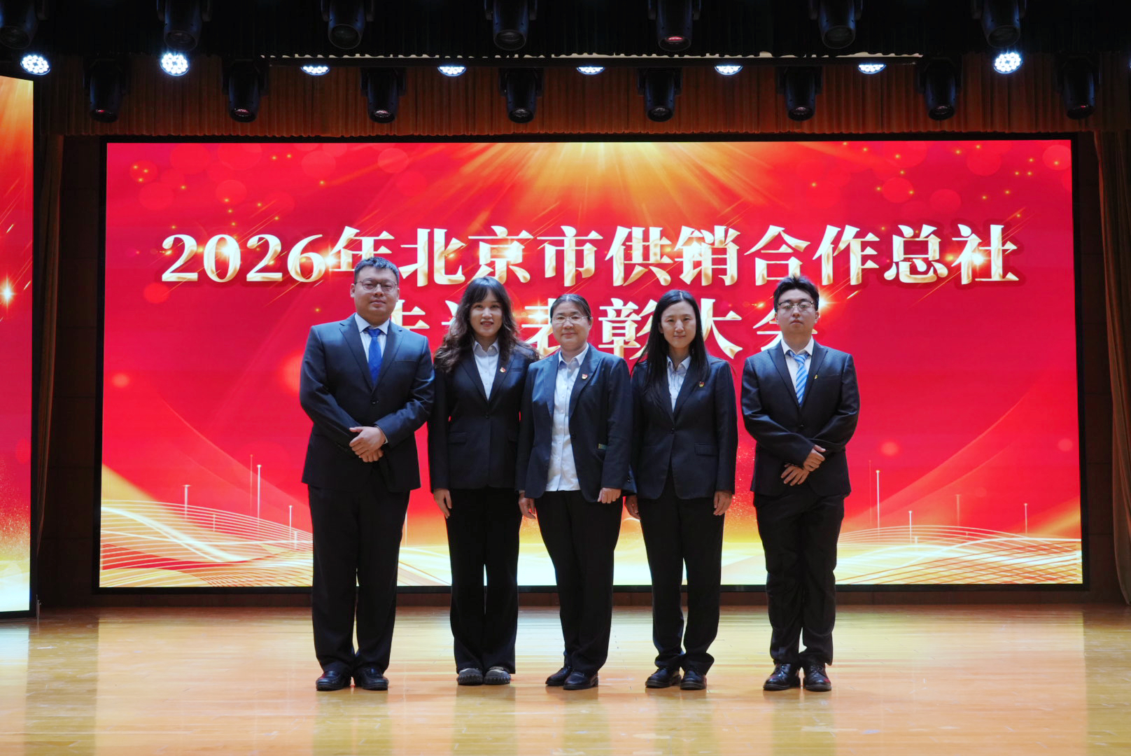 实干笃行树标杆 榜样引领启新程 ——公司5名职工受到市社先进表彰
