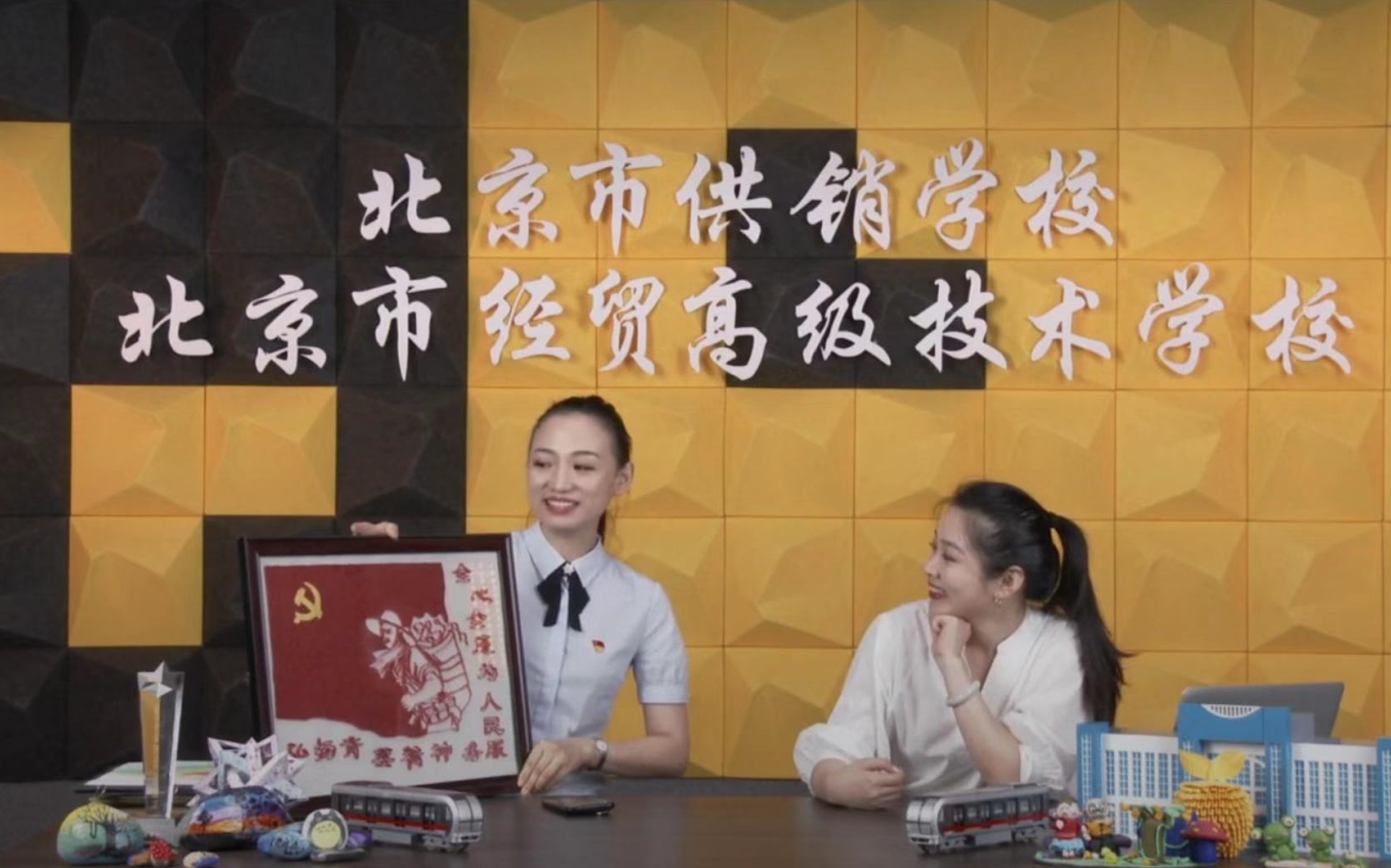 学前教育专业负责人走进直播室.png
