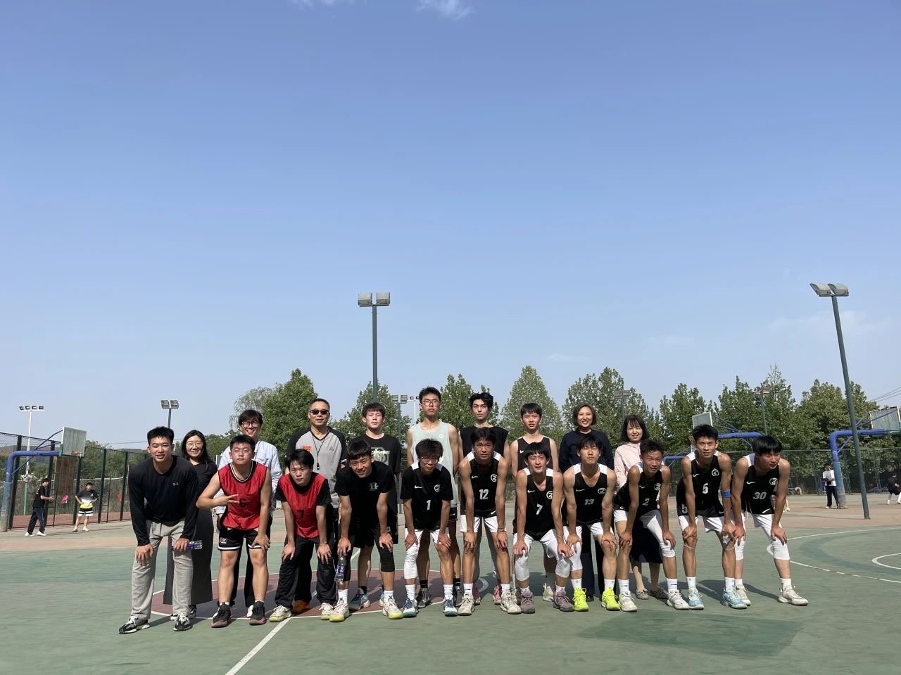 一场激情与青春的碰撞——信息技术系喜获佳绩，学校篮球赛圆满落幕