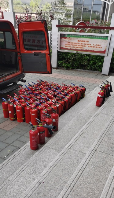 保卫处完成学校消防灭火器检测工作