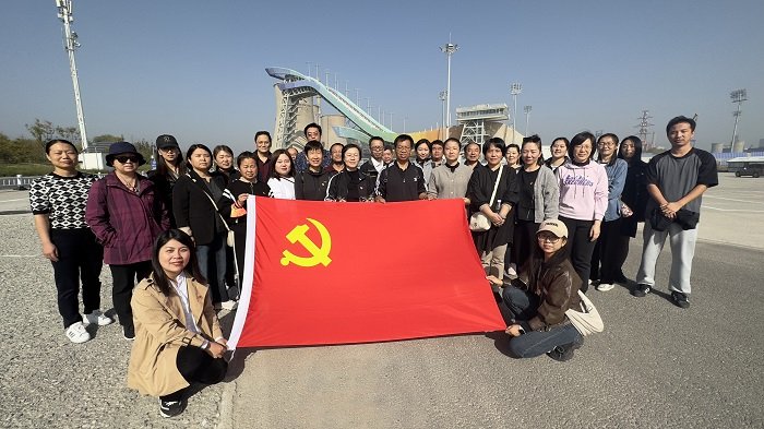 百年传承 强国有我  —行政党支部 继续教育党支部主题党日活动