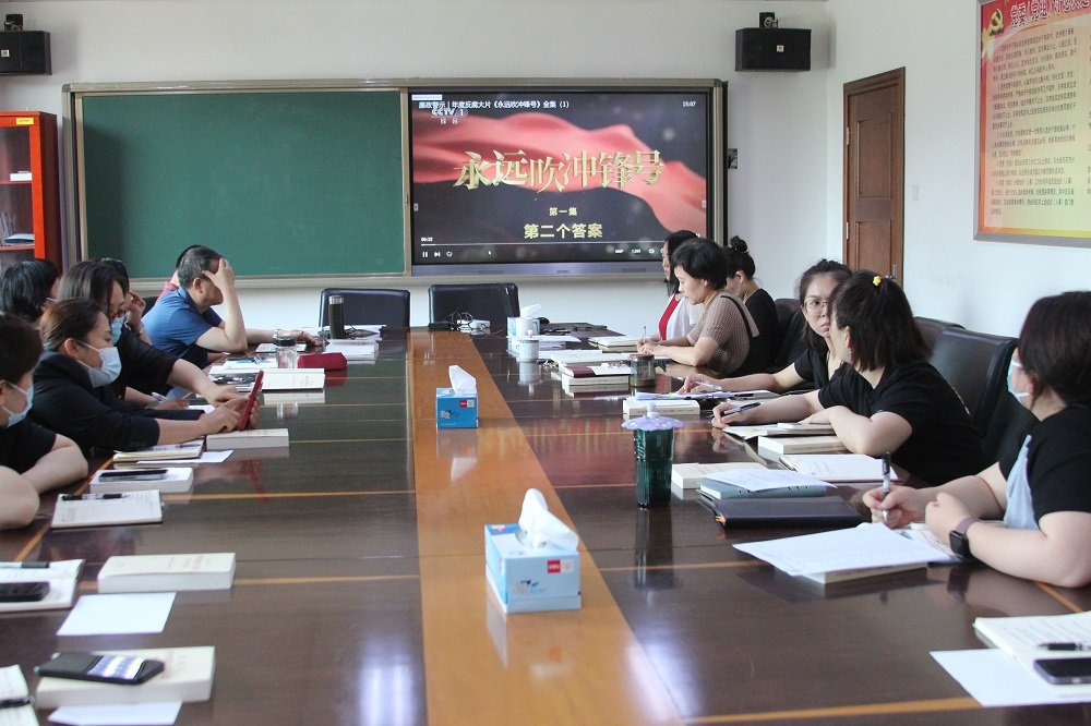 以深学促笃行 抓深抓实主题教育--行政党支部召开主题教育学习会