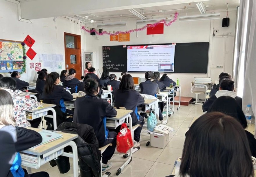 学校开展“消防安全第一课”