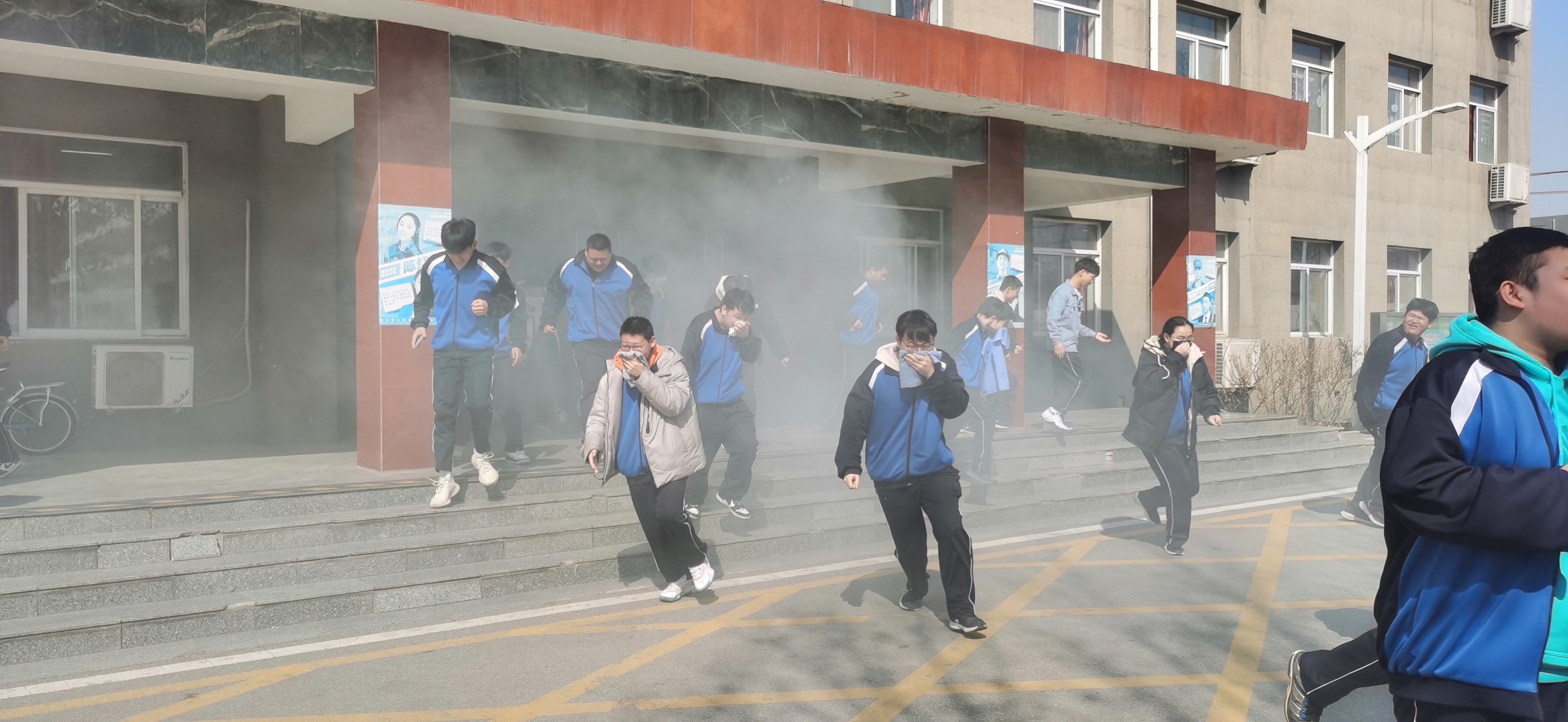 火灾逃生与灭火演练