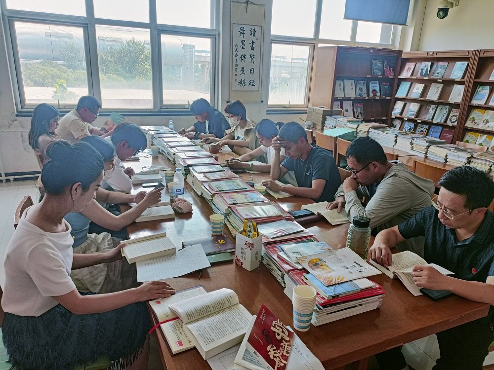 教学管理党支部开展读书活动，深入贯彻习近平新时代中国特色社会主义思想