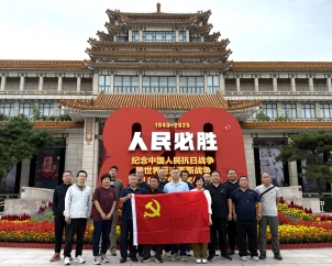 C:\Users\Lenovo\Desktop\参观中国美术馆照片\诚至.jpg诚至