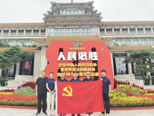 C:\Users\Lenovo\Desktop\参观中国美术馆照片\海龙兴1.jpg海龙兴1