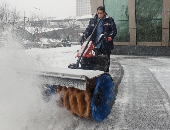 海龙集团-以雪为令齐上阵 除冰保畅护平安——高科公司高效应对北京首场降雪-图3